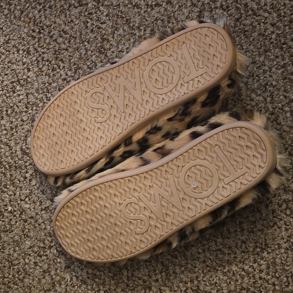 TOMS ladies slippers size 12.. - Picture 3 of 8